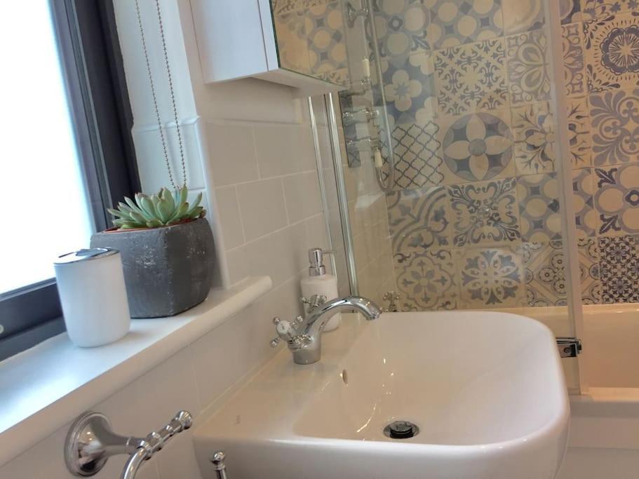 Newly Refurbished Traditional Cottage Blackrock Blackrock  Kültér fotó